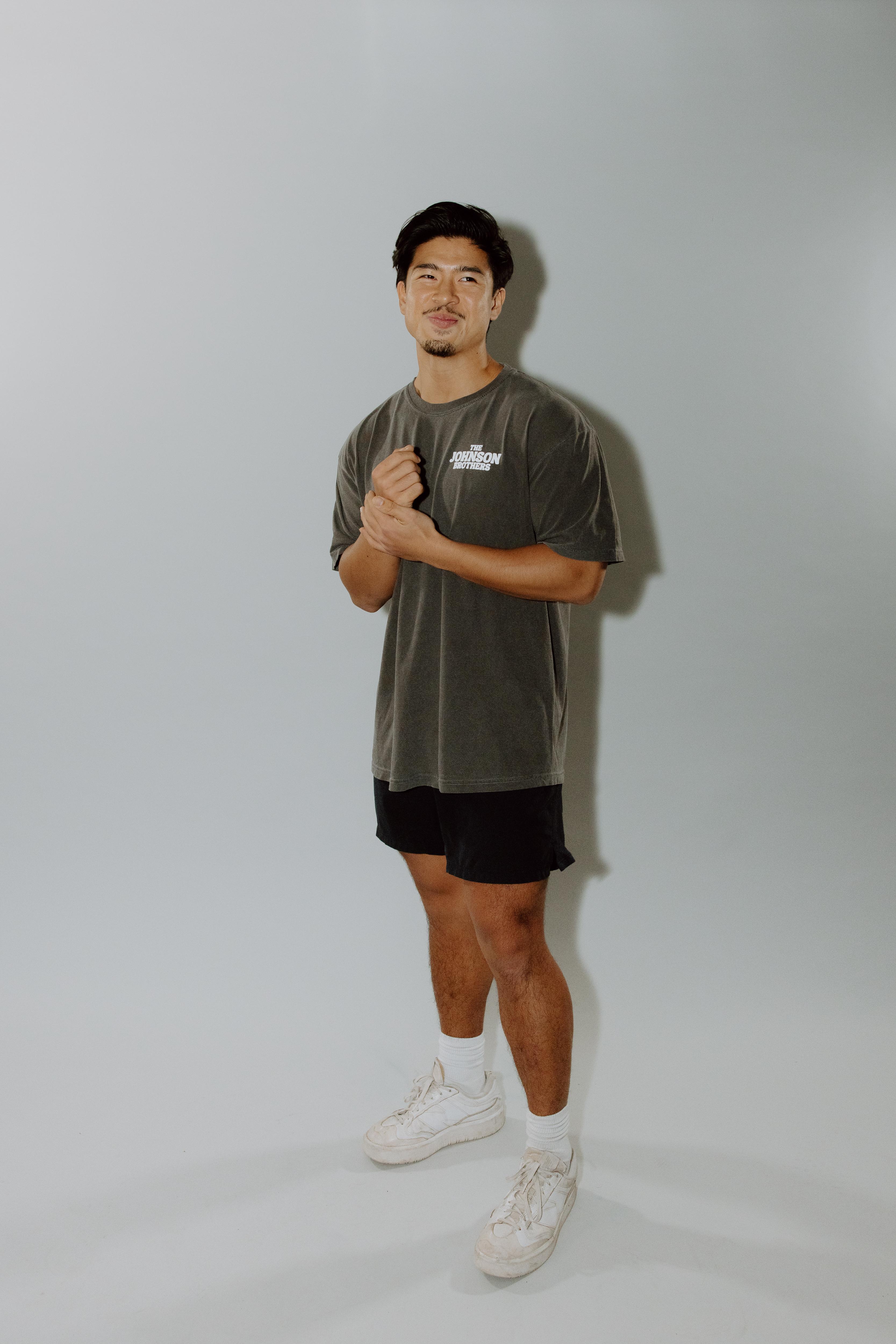THE JOHNSON BROTHER T – Gray